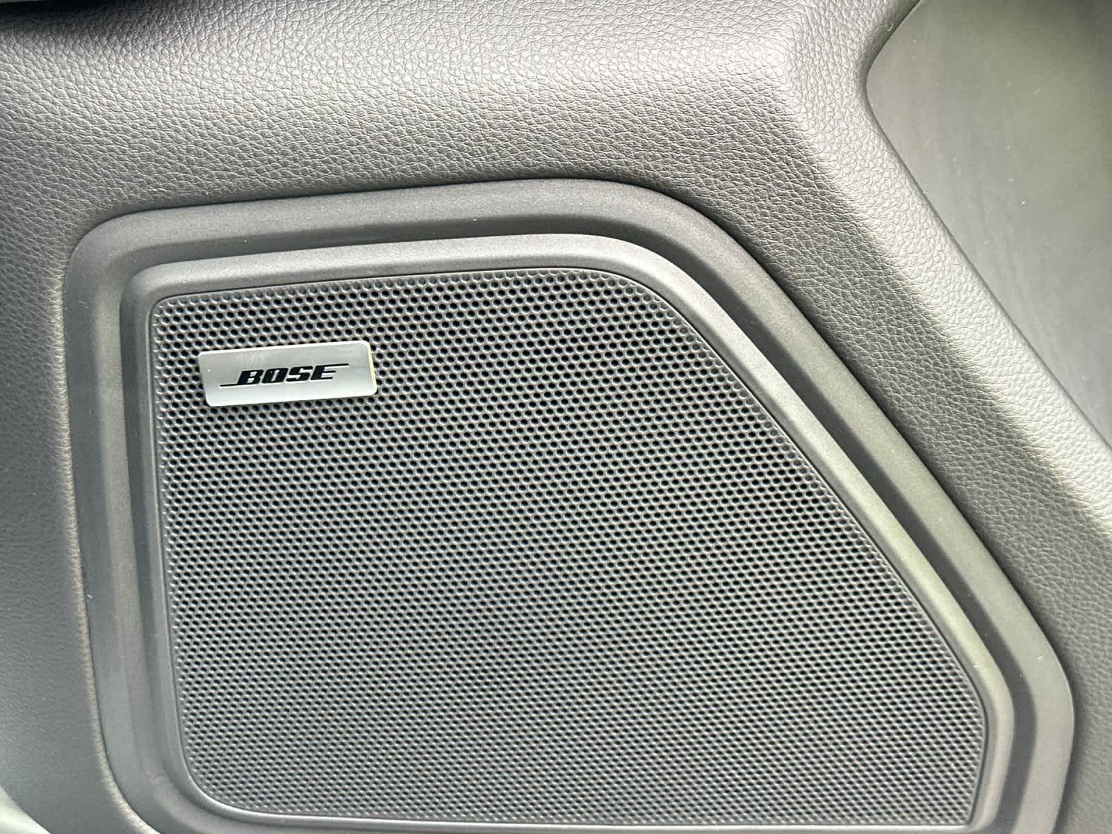 Thumbnail: 2026 Porsche Macan - 20