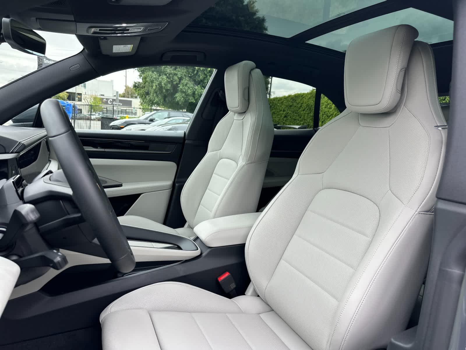 Thumbnail: 2026 Porsche Macan - 5
