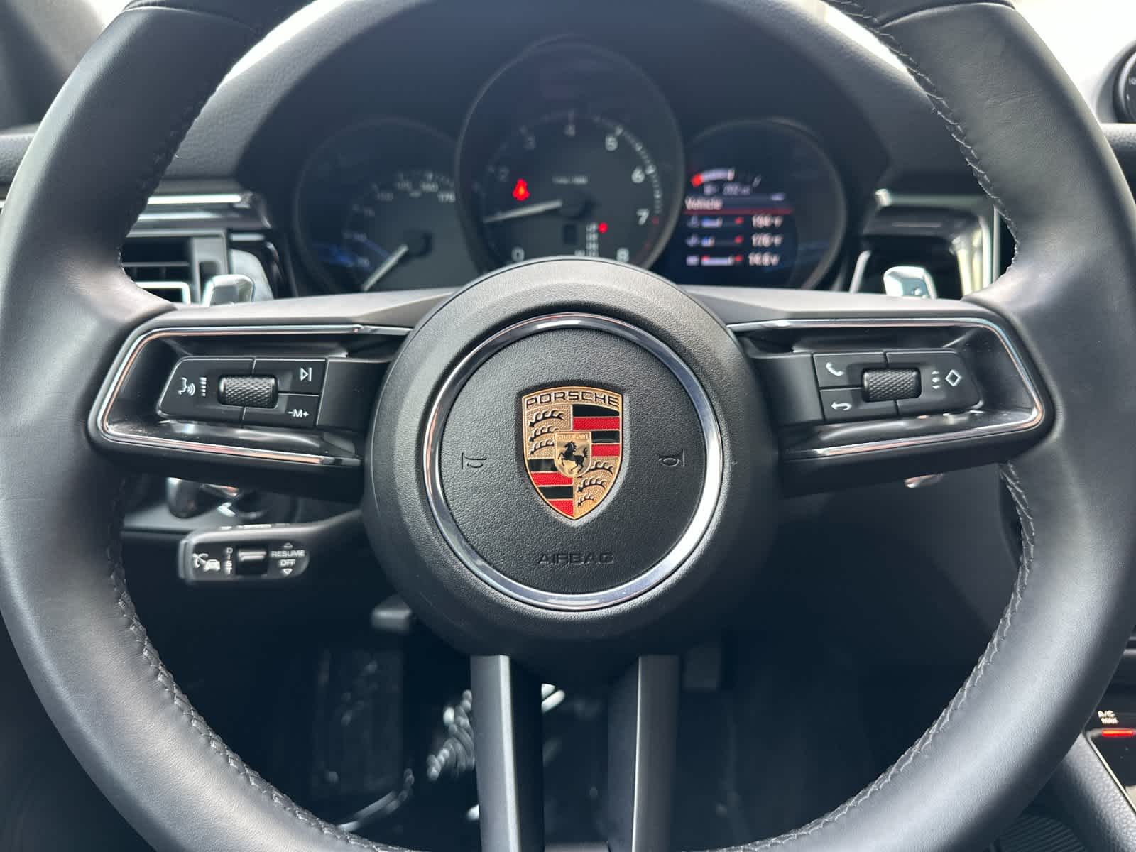 Thumbnail: 2025 Porsche Macan - 25