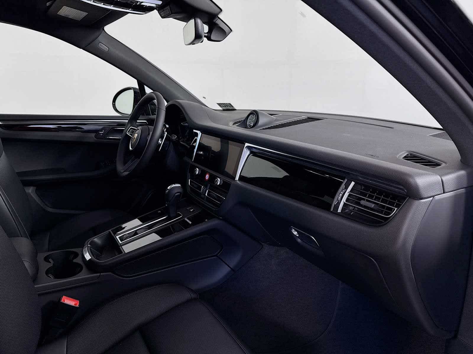 Thumbnail: 2025 Porsche Macan - 22