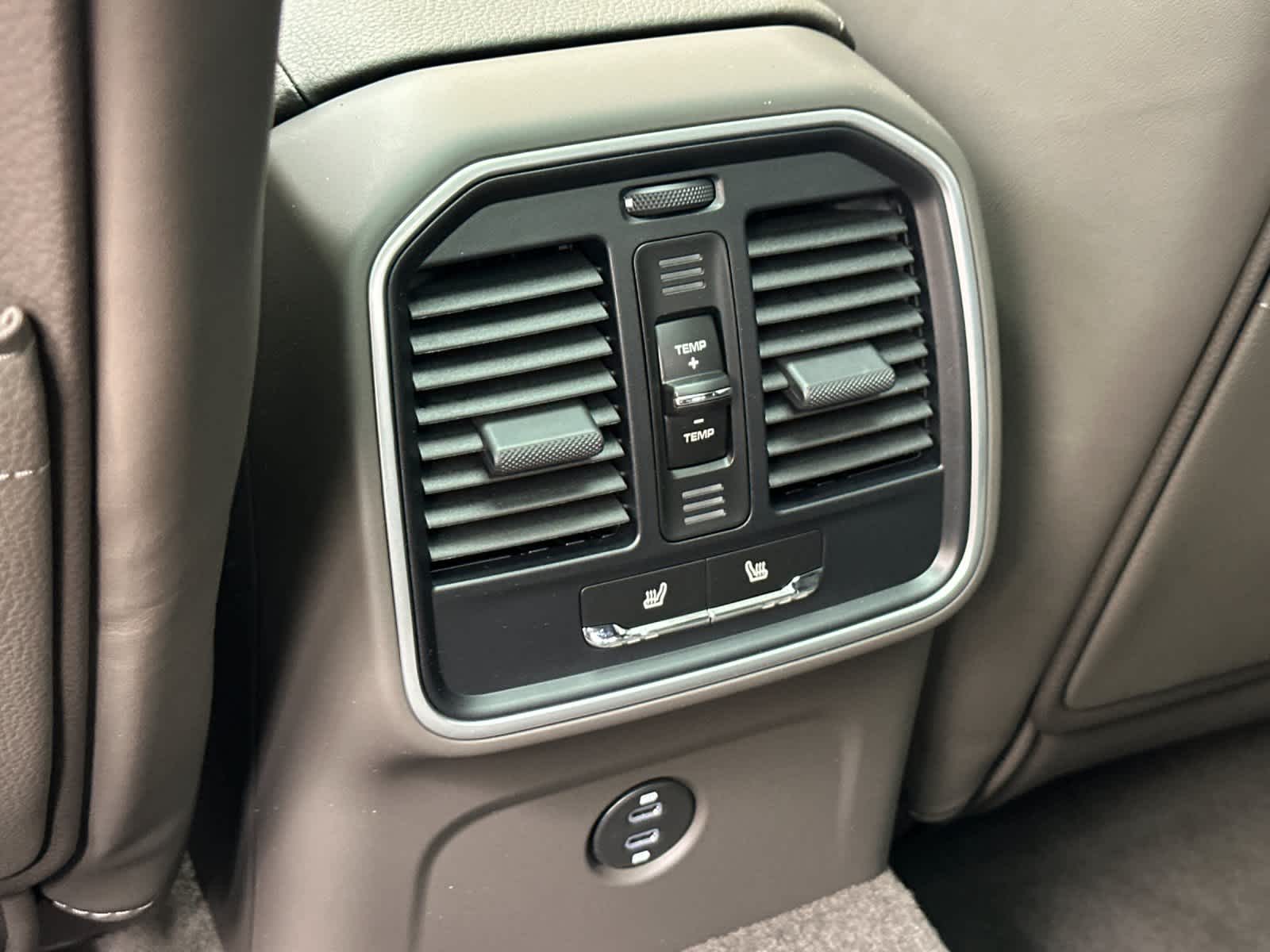 Thumbnail: 2026 Porsche Macan - 14