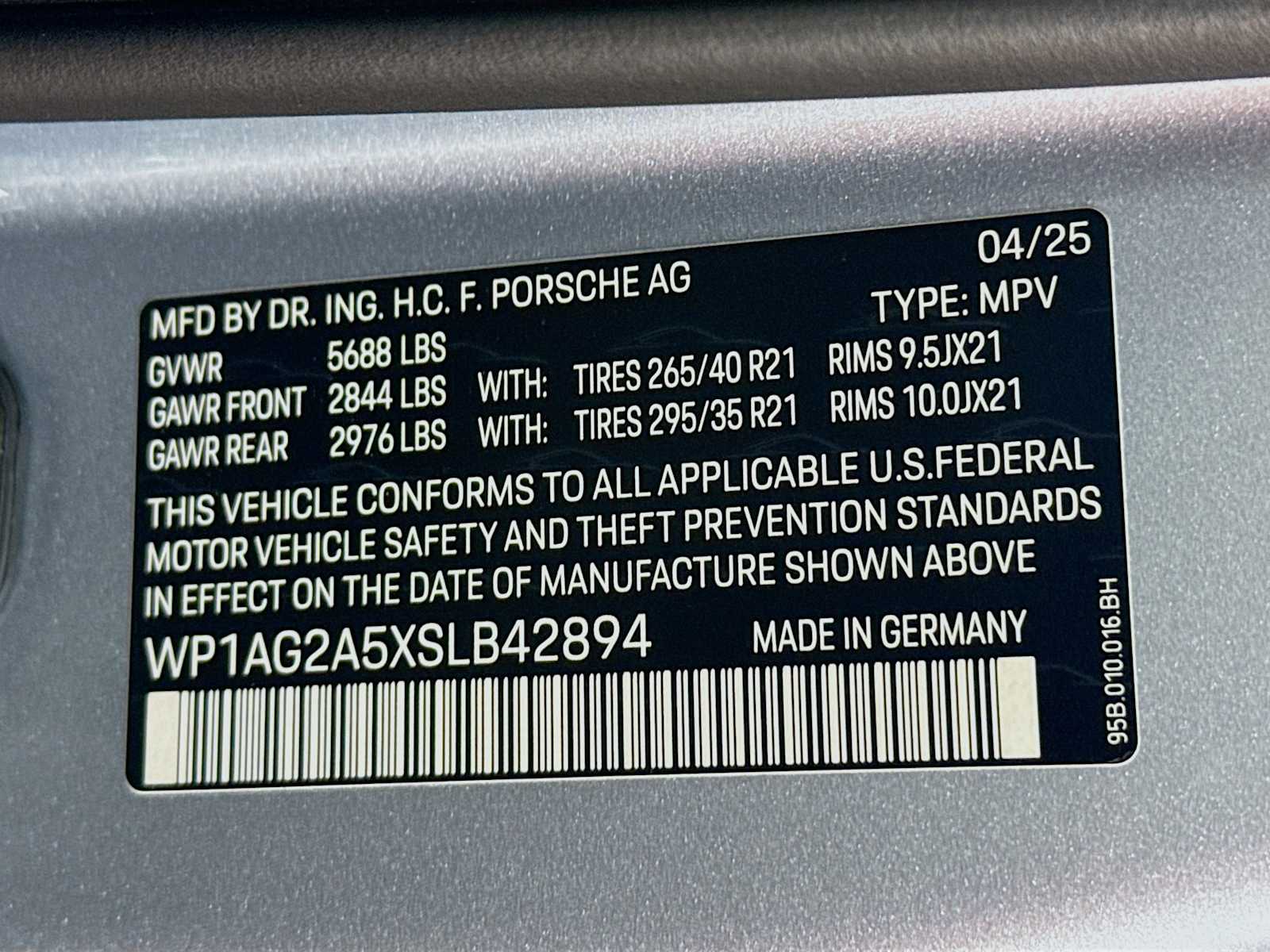 Thumbnail: 2025 Porsche Macan - 25