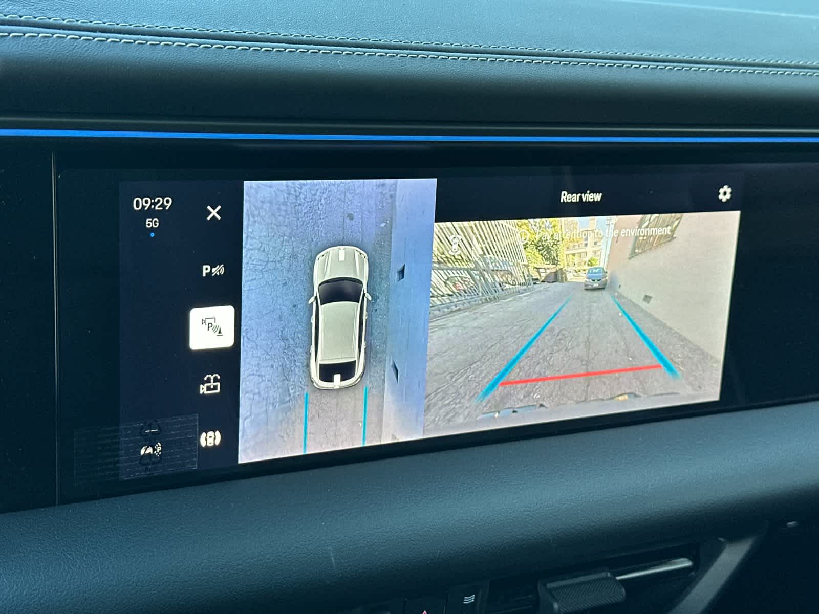 Thumbnail: 2025 Porsche Macan - 23