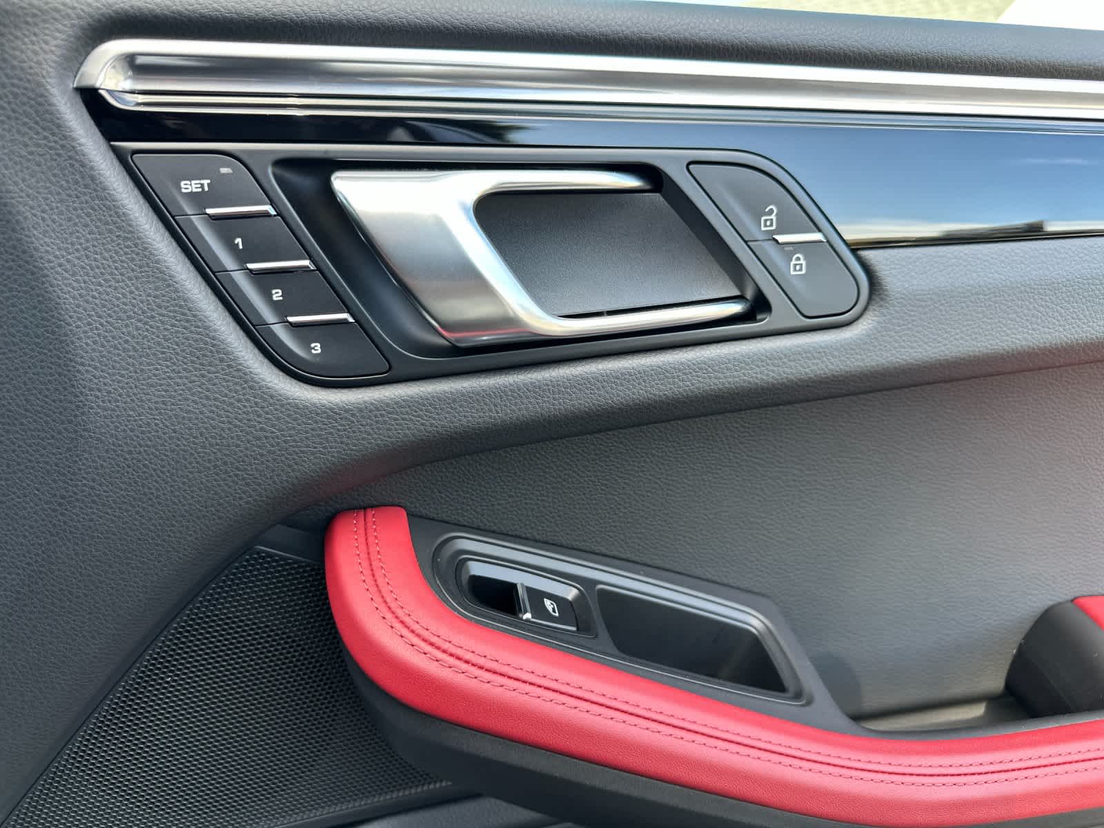 Thumbnail: 2025 Porsche Macan - 19