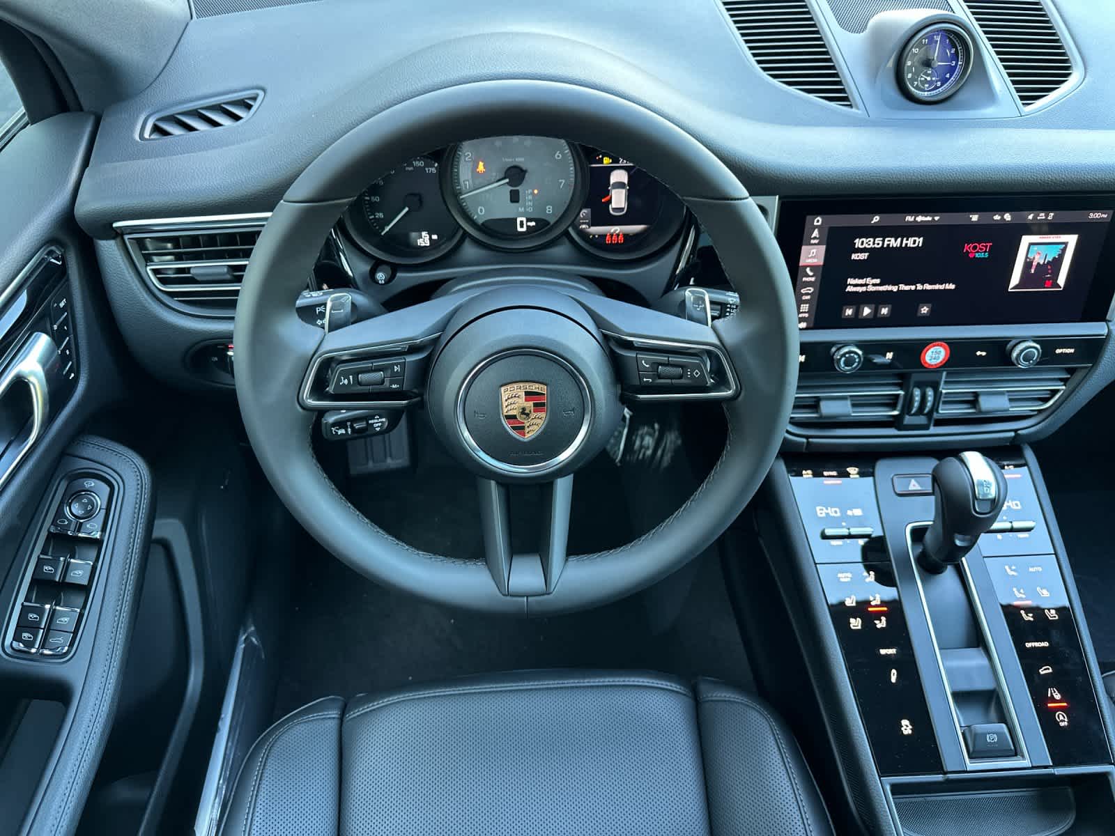 Thumbnail: 2026 Porsche Macan - 15