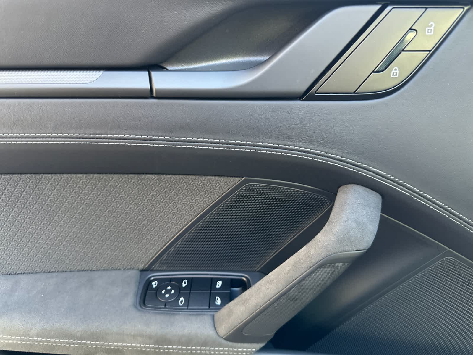 Thumbnail: 2025 Porsche 911 - 11