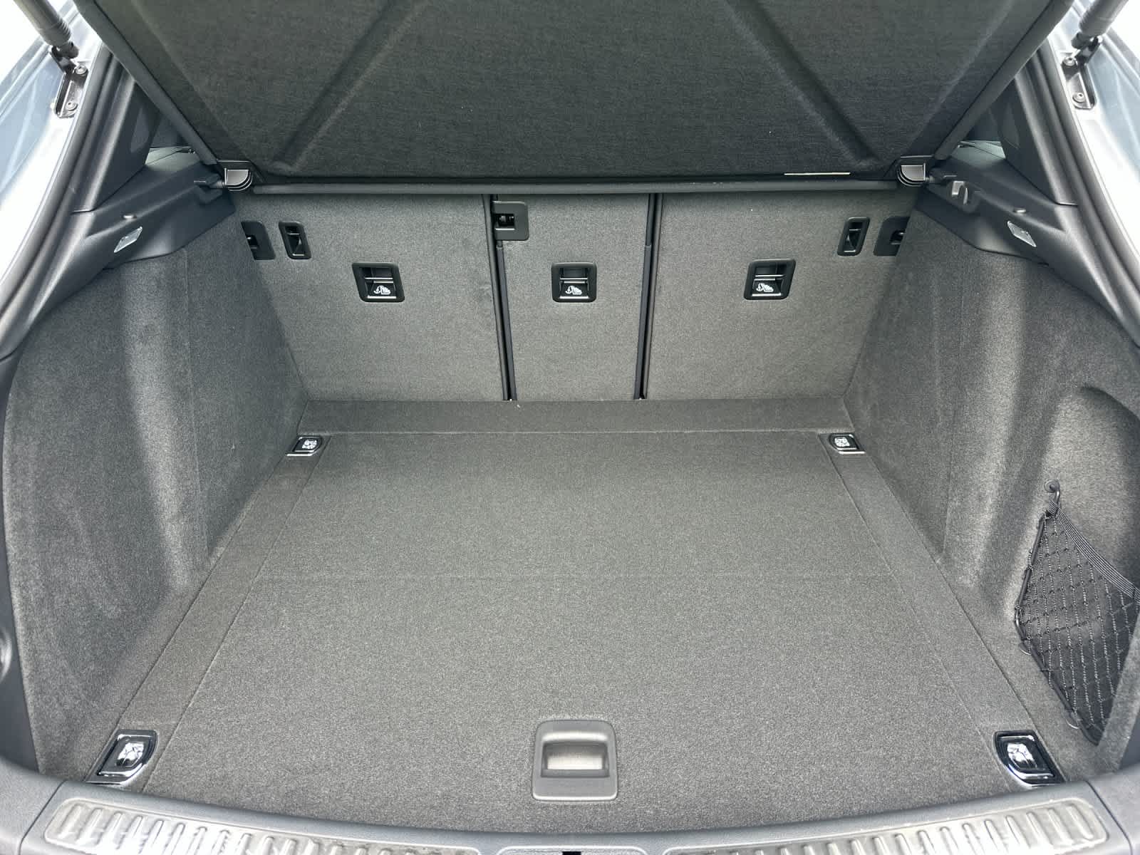 Thumbnail: 2026 Porsche Macan - 16