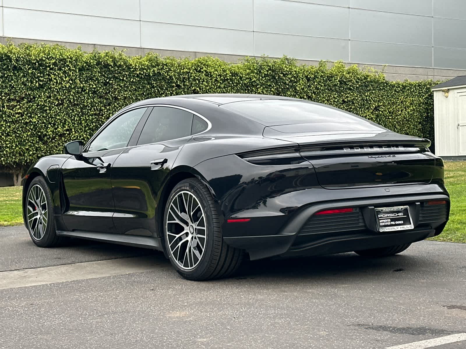 Thumbnail: 2022 Porsche Taycan - 3