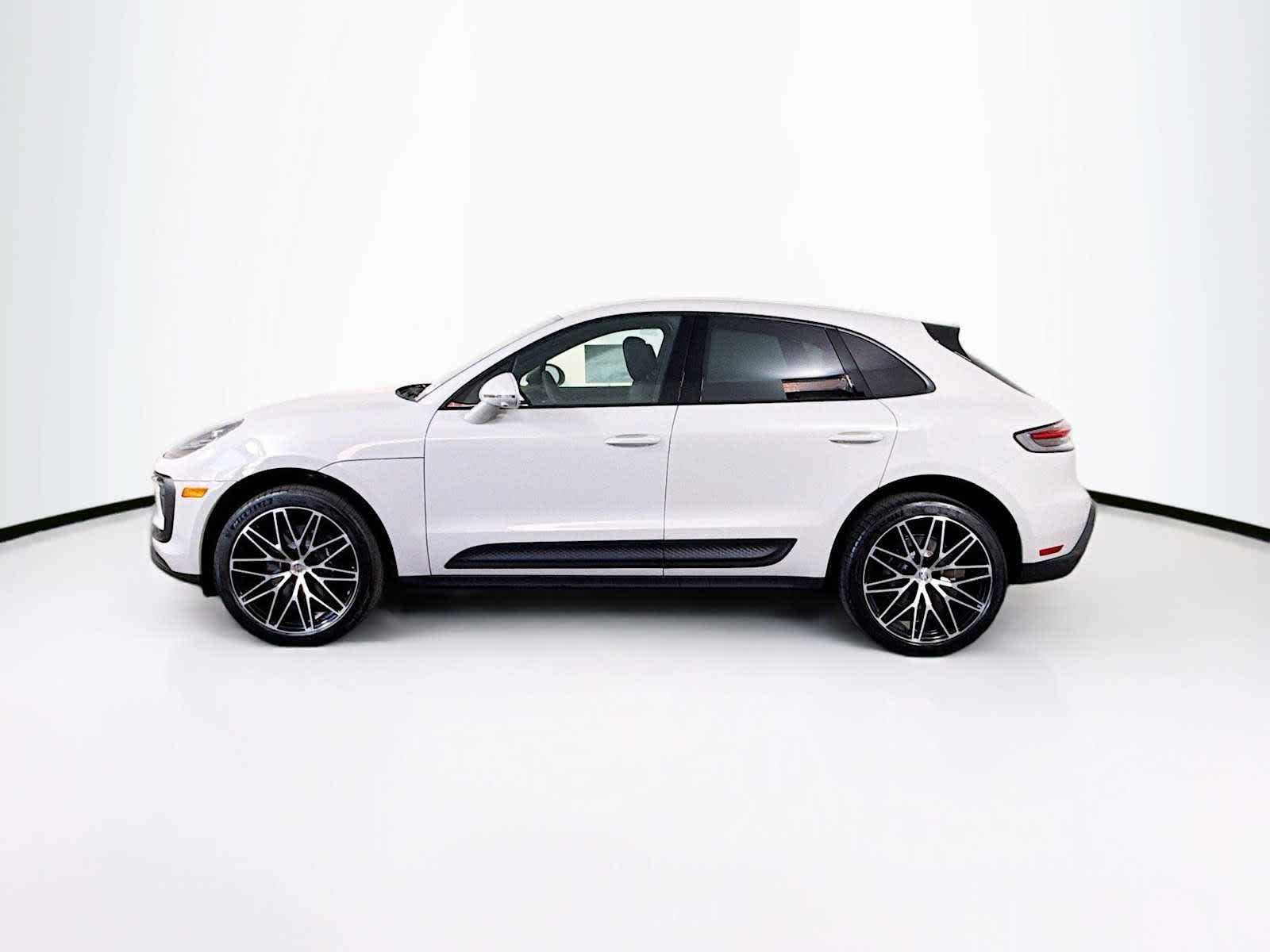 Thumbnail: 2026 Porsche Macan - 2