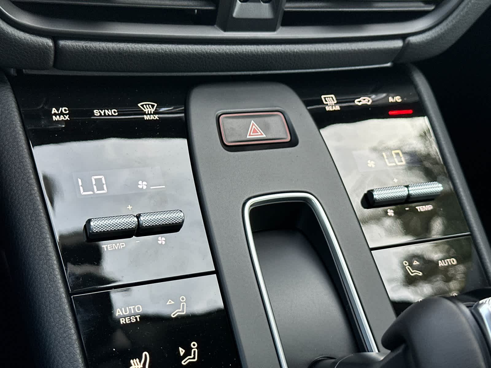 Thumbnail: 2026 Porsche Macan - 23