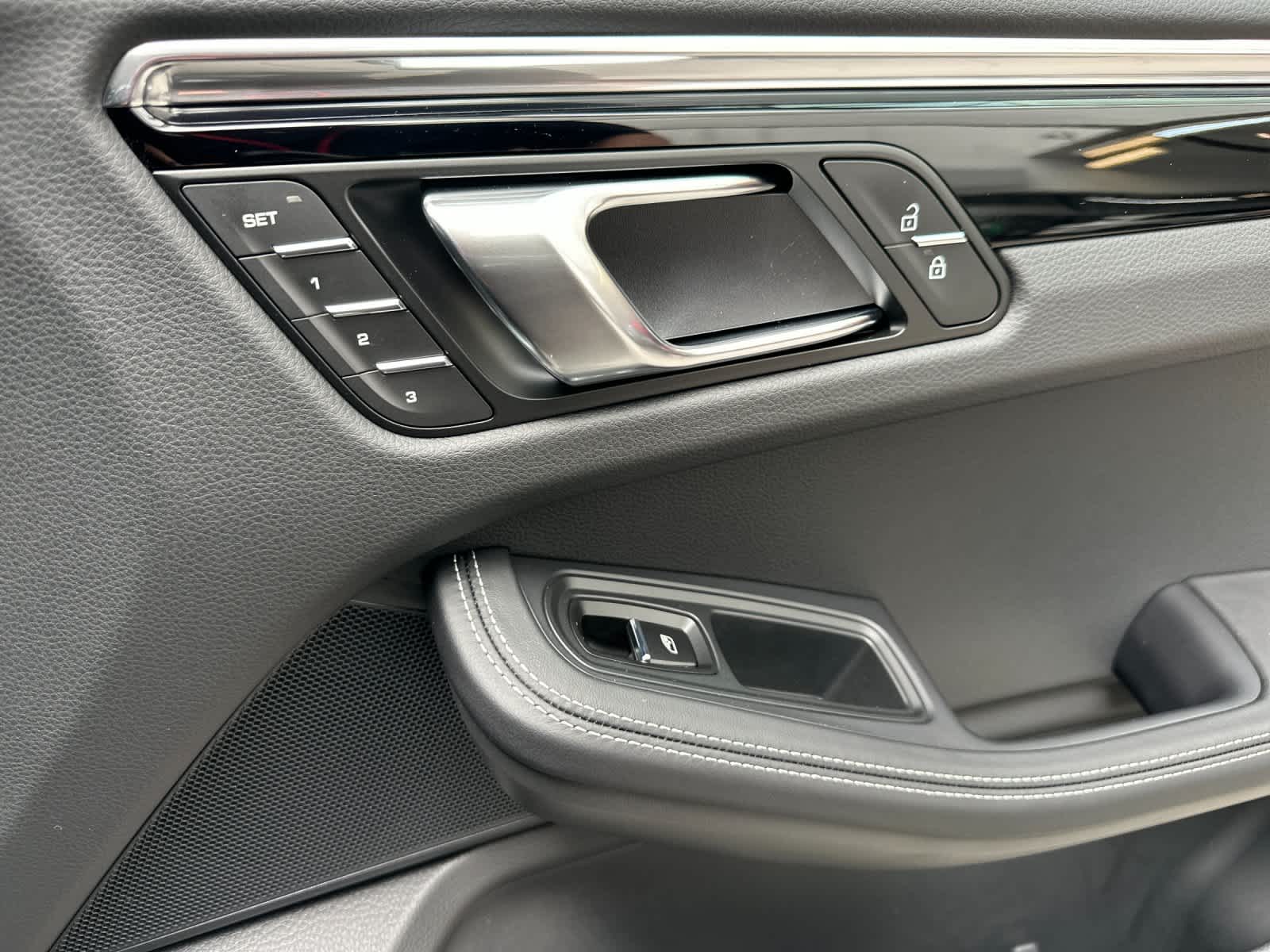 Thumbnail: 2026 Porsche Macan - 19