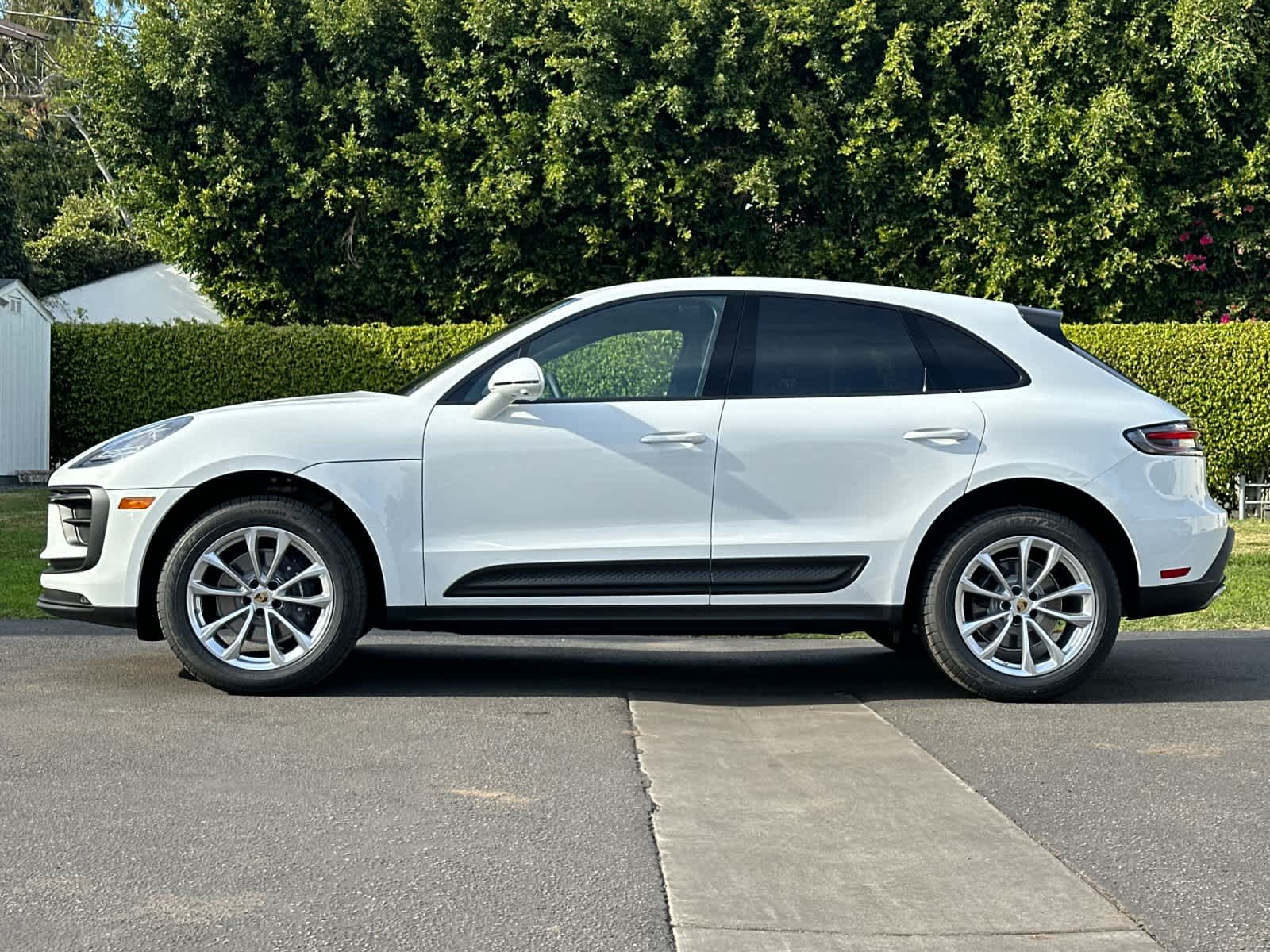 Thumbnail: 2026 Porsche Macan - 2