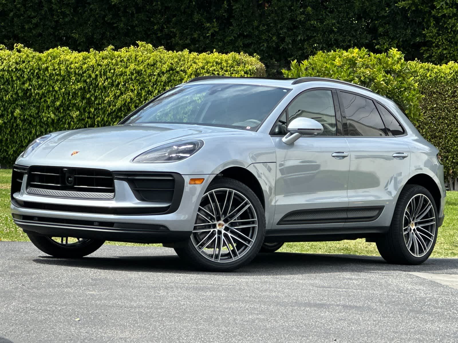 Thumbnail: 2026 Porsche Macan - 1