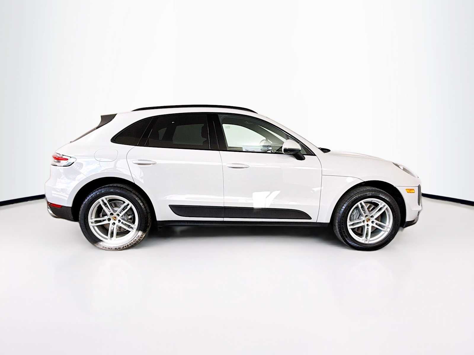 Thumbnail: 2021 Porsche Macan - 8