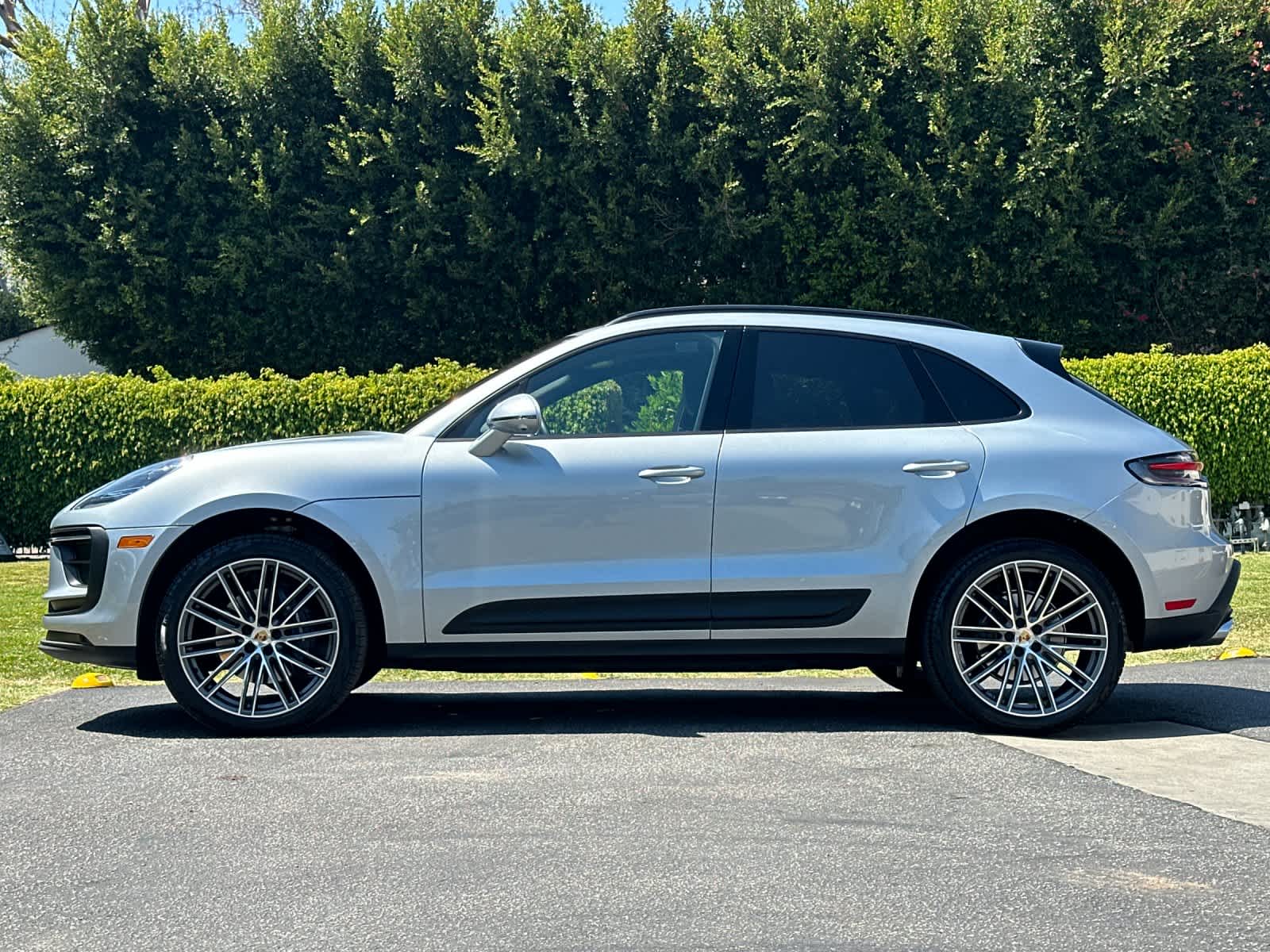 Thumbnail: 2026 Porsche Macan - 2