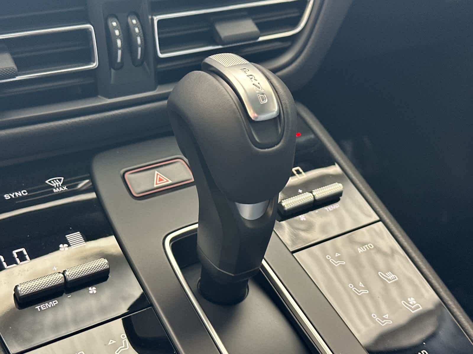 Thumbnail: 2026 Porsche Macan - 25