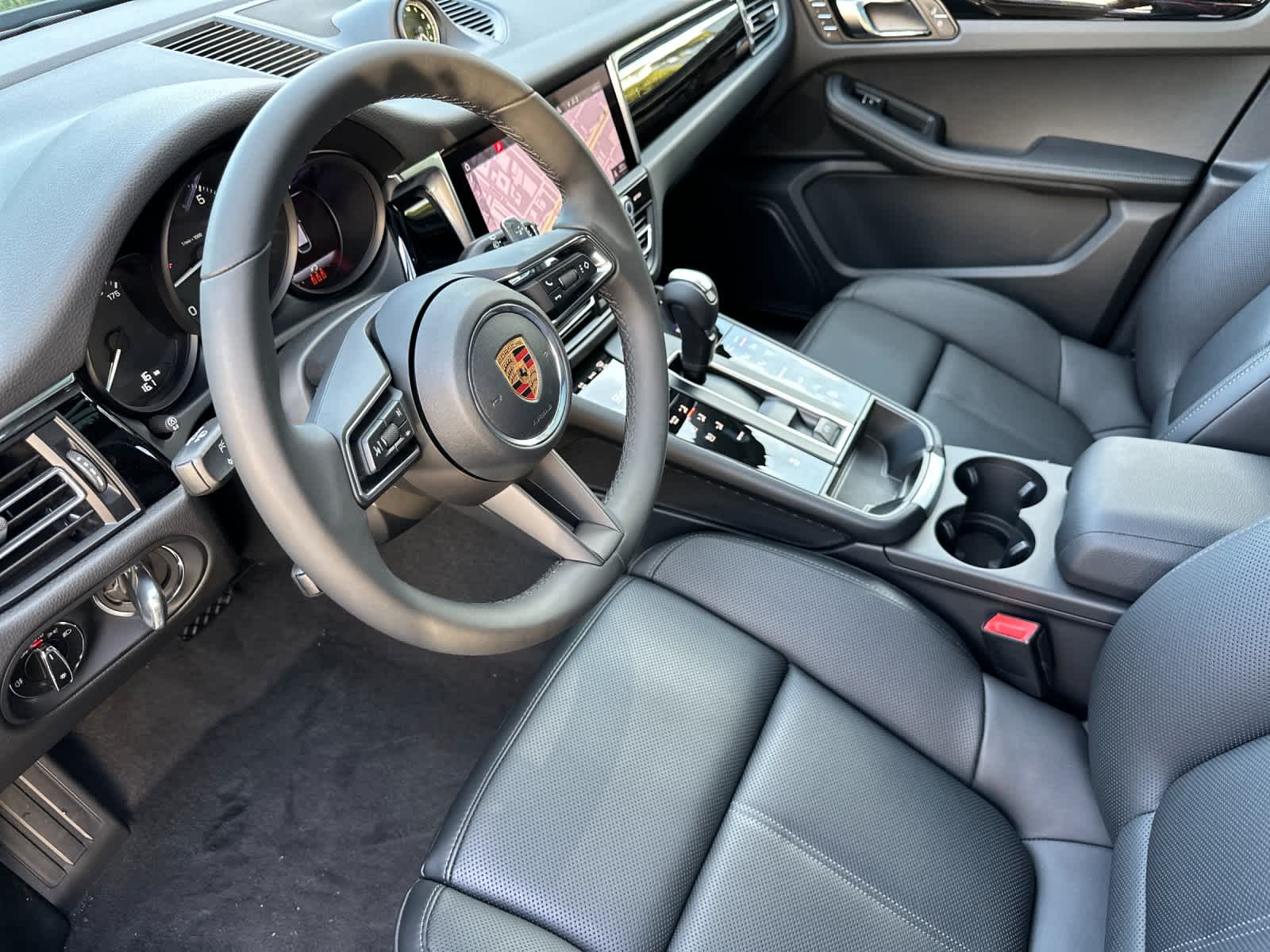 Thumbnail: 2026 Porsche Macan - 4