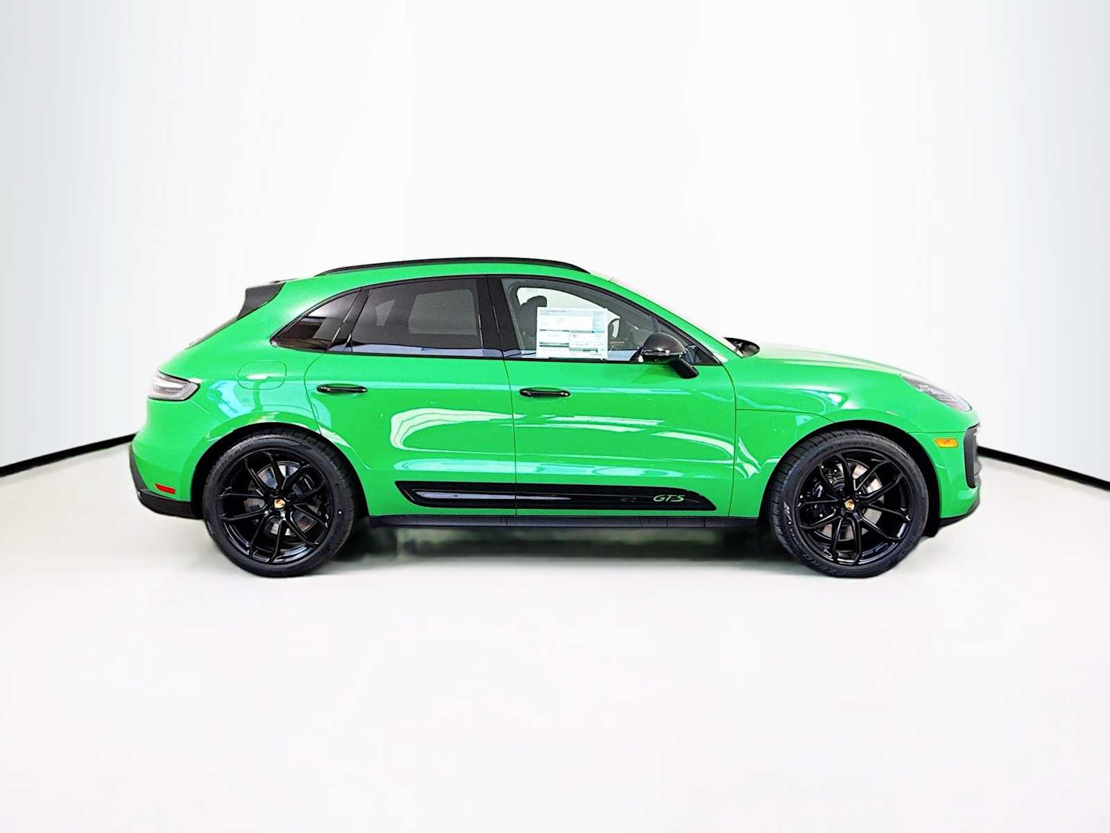 Thumbnail: 2025 Porsche Macan - 8