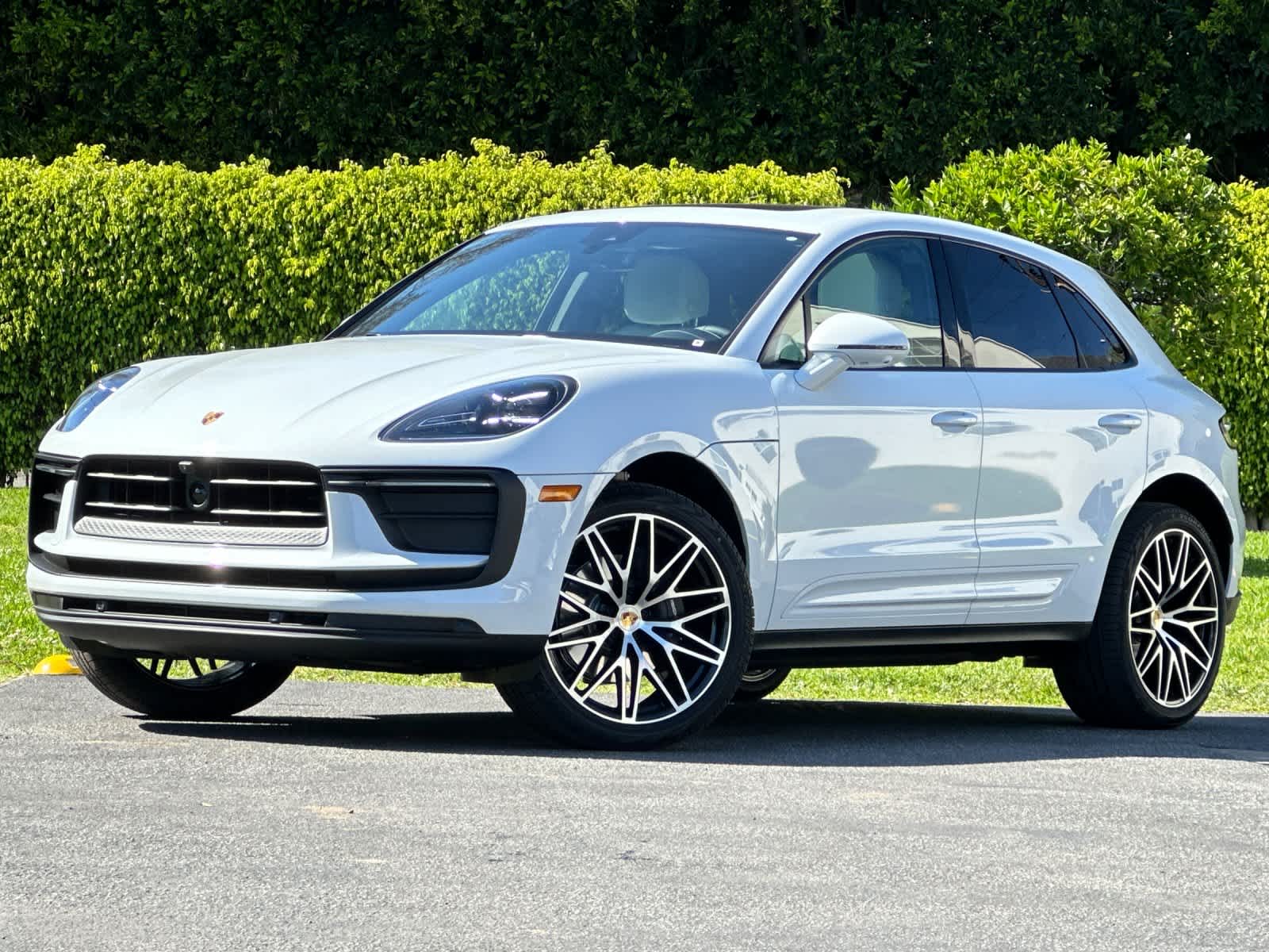 Thumbnail: 2026 Porsche Macan - 1