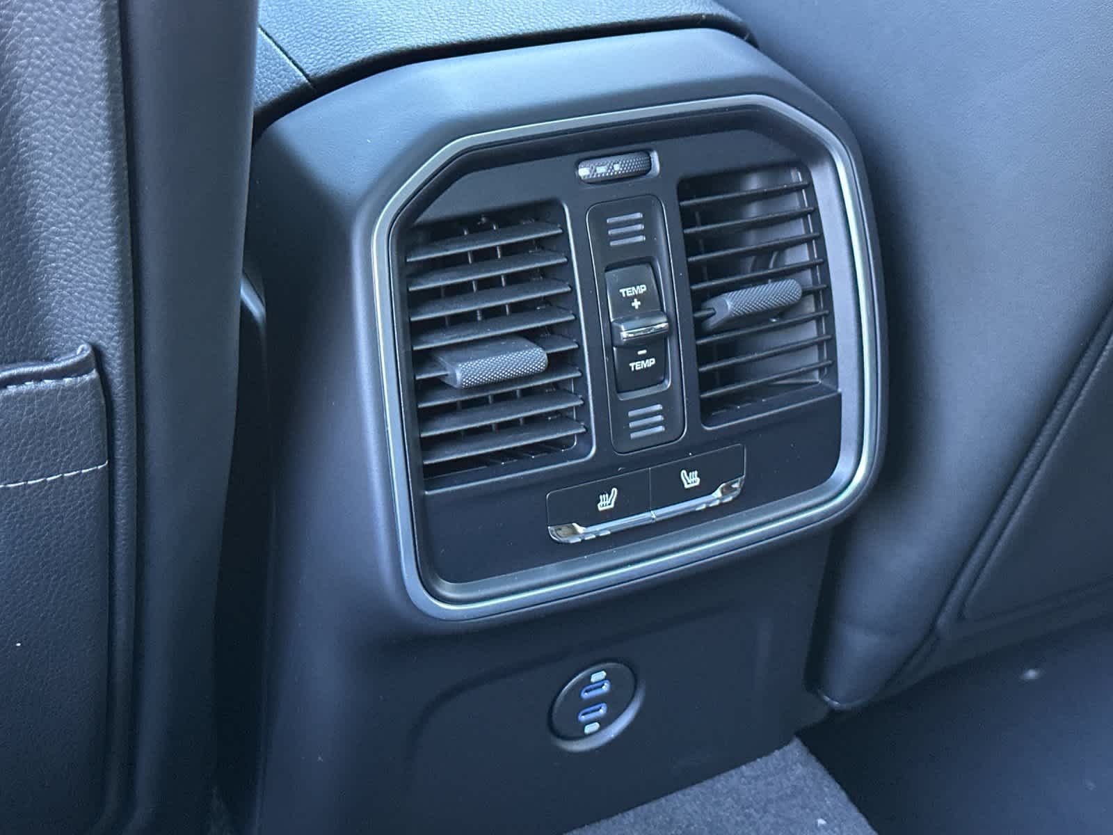 Thumbnail: 2026 Porsche Macan - 14