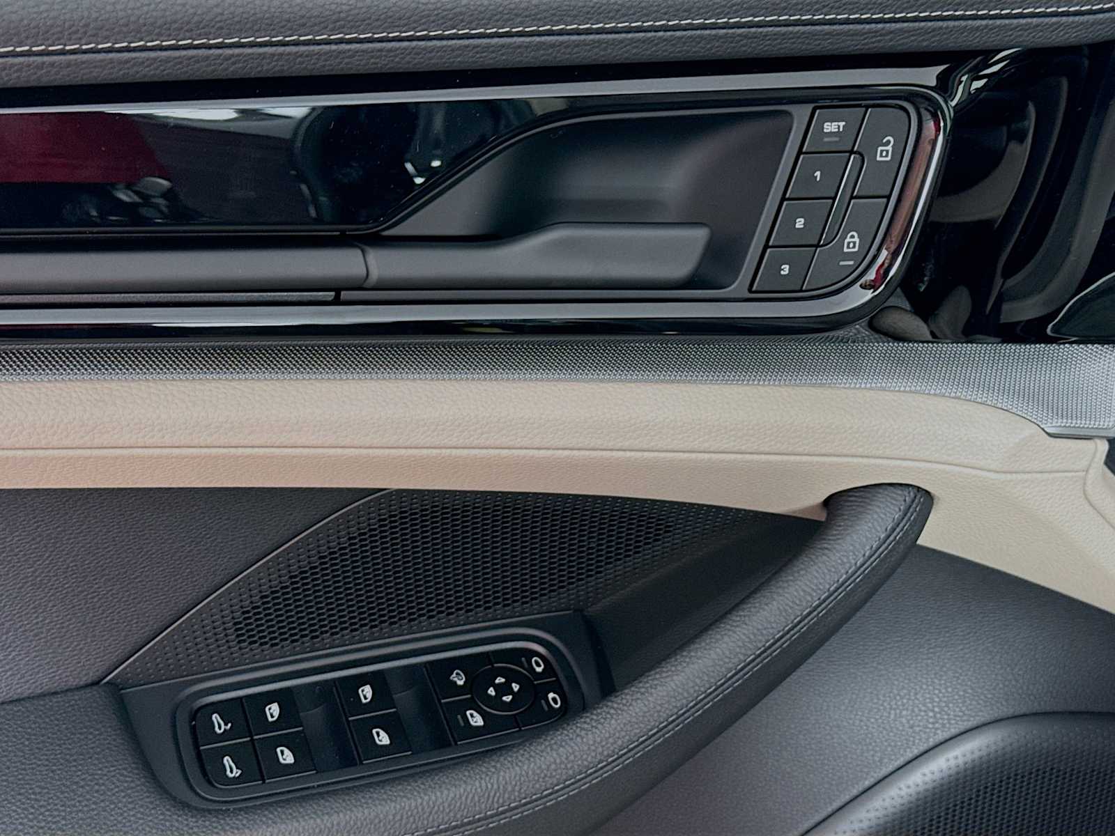 Thumbnail: 2025 Porsche Panamera - 14