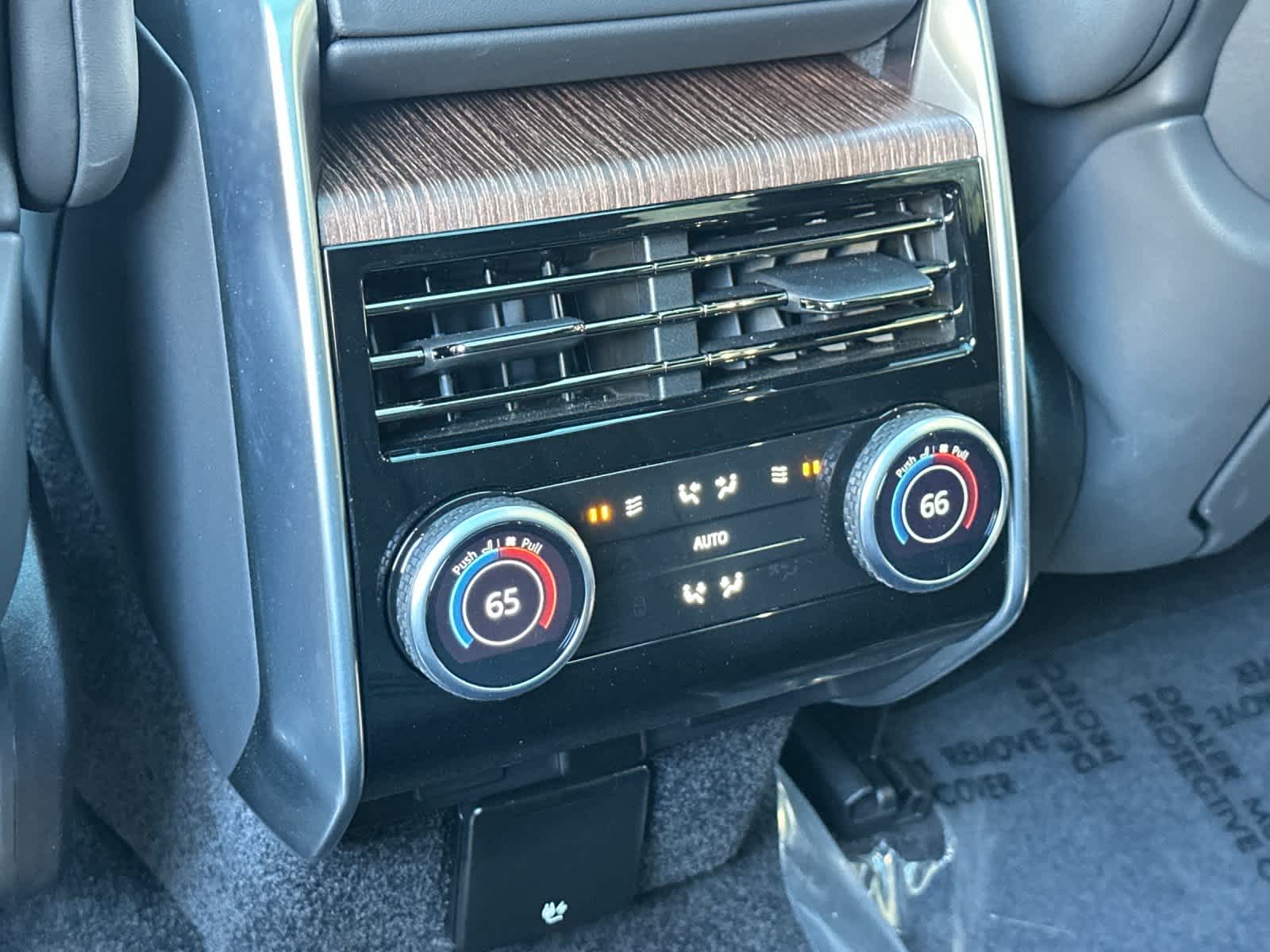 Thumbnail: 2023 Land Rover Range Rover - 14