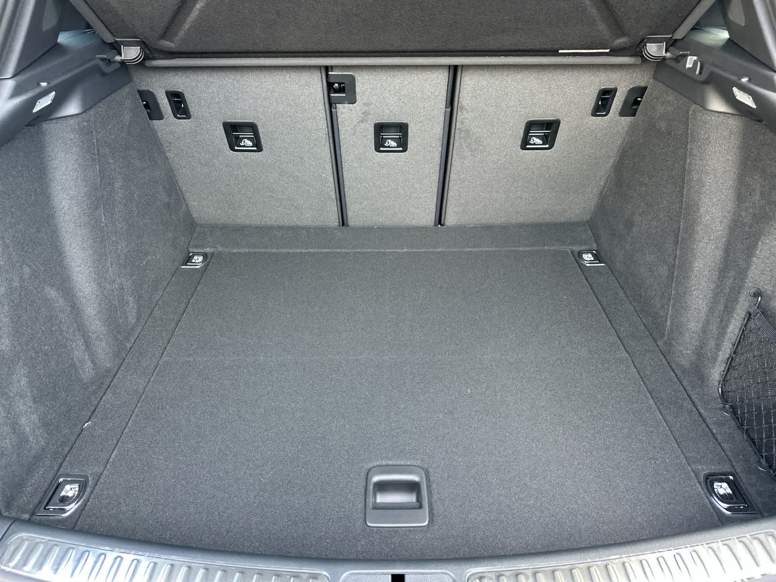 Thumbnail: 2026 Porsche Macan - 16