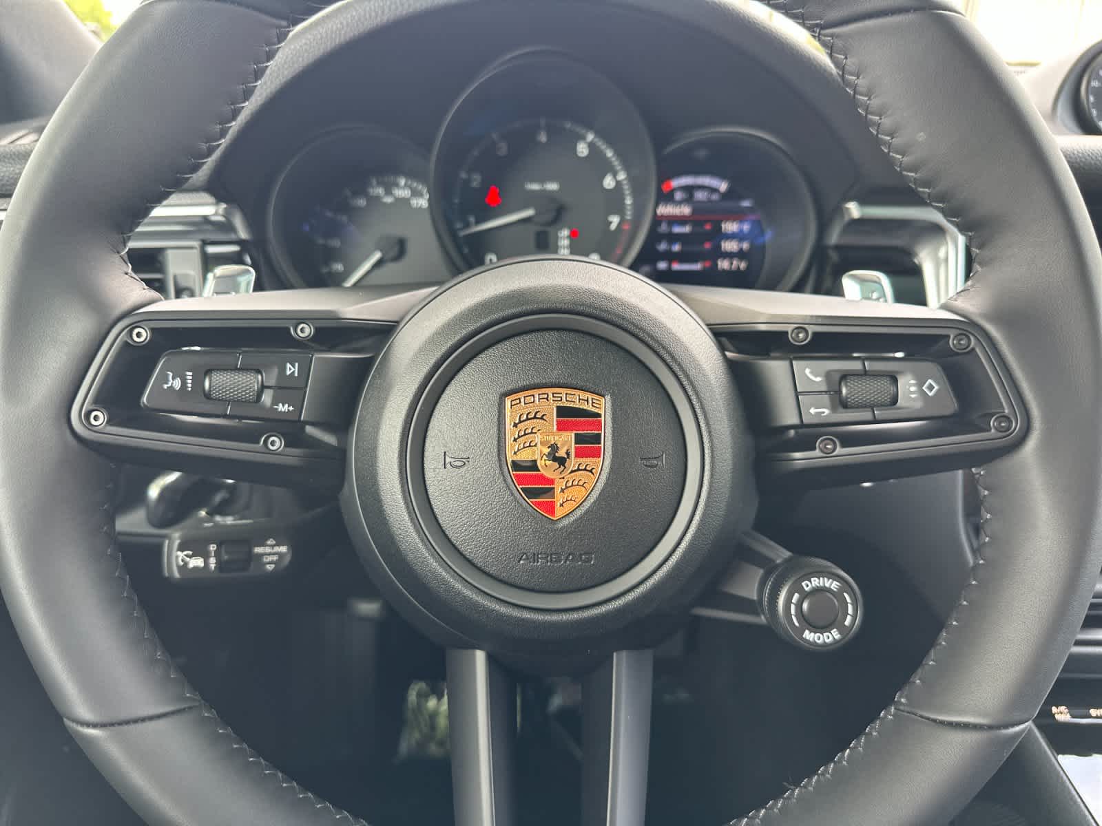Thumbnail: 2026 Porsche Macan - 26