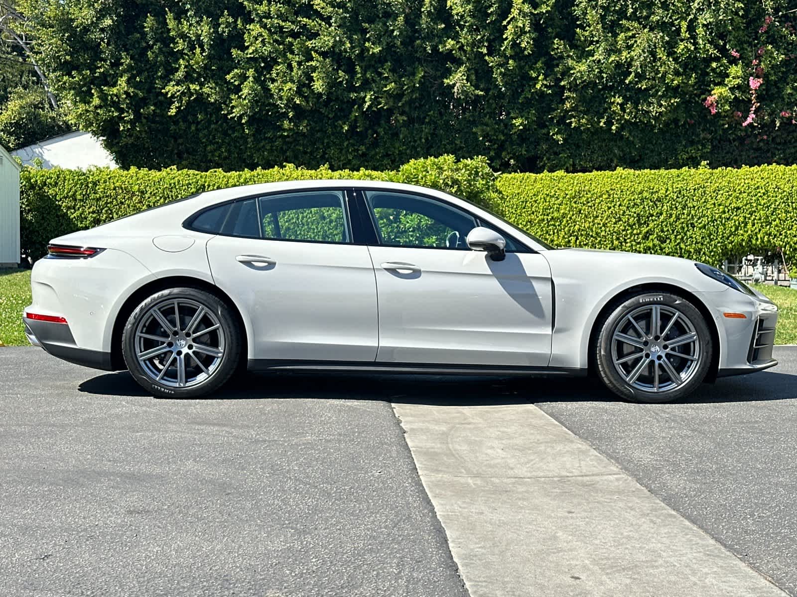 Thumbnail: 2026 Porsche Panamera - 9