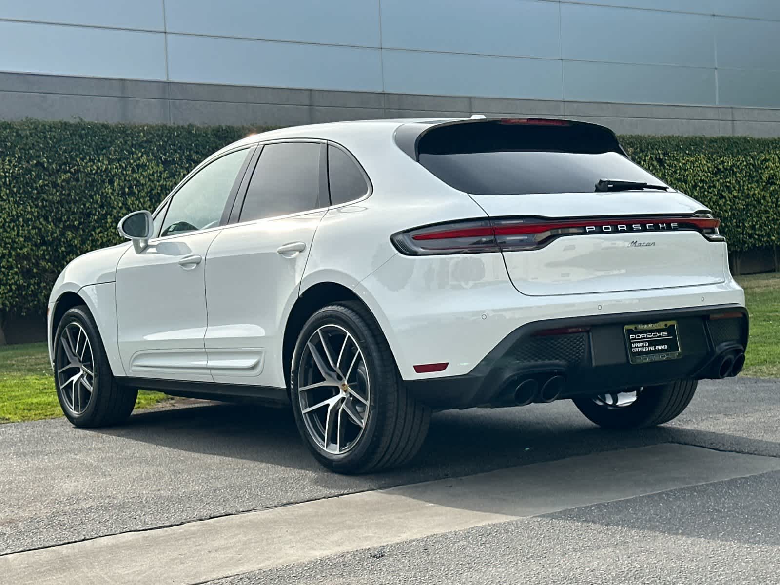 Thumbnail: 2025 Porsche Macan - 3
