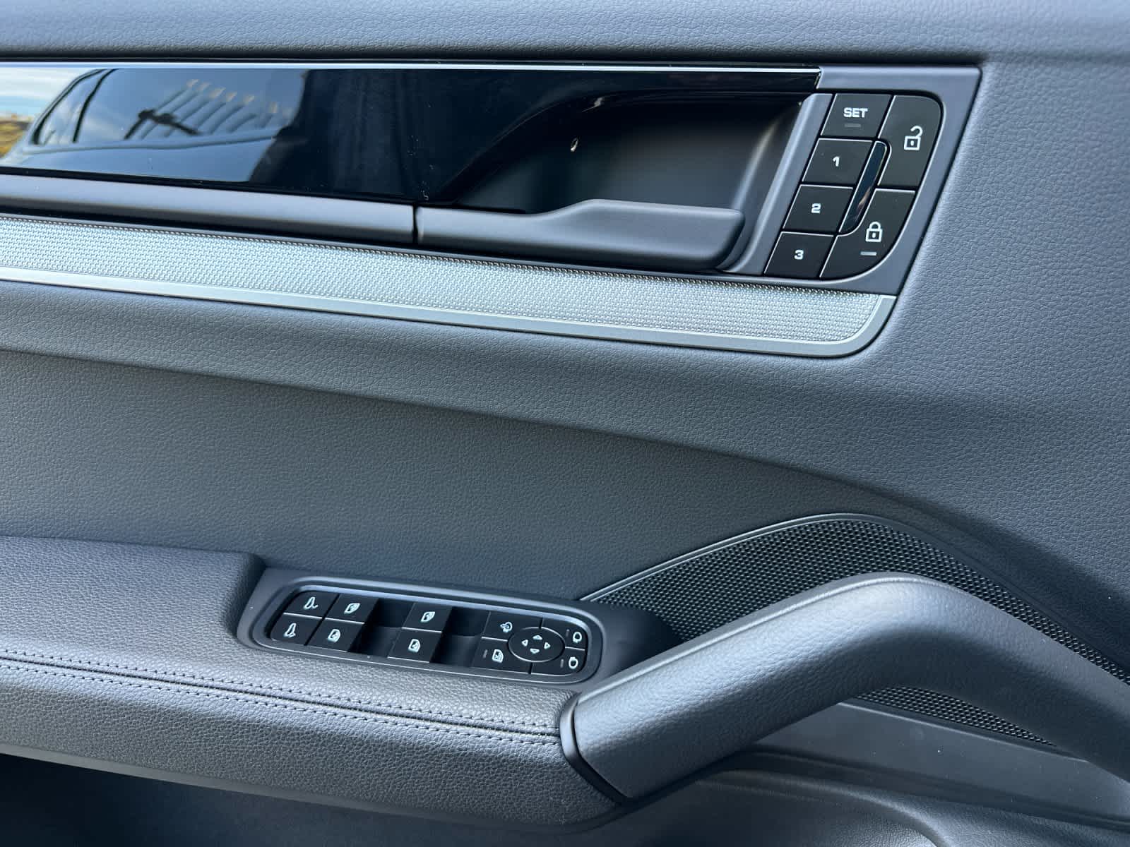 Thumbnail: 2026 Porsche Cayenne - 12