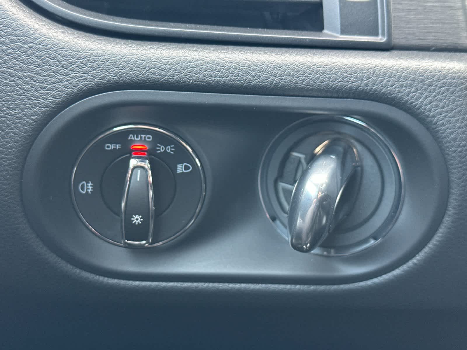 Thumbnail: 2026 Porsche Macan - 30