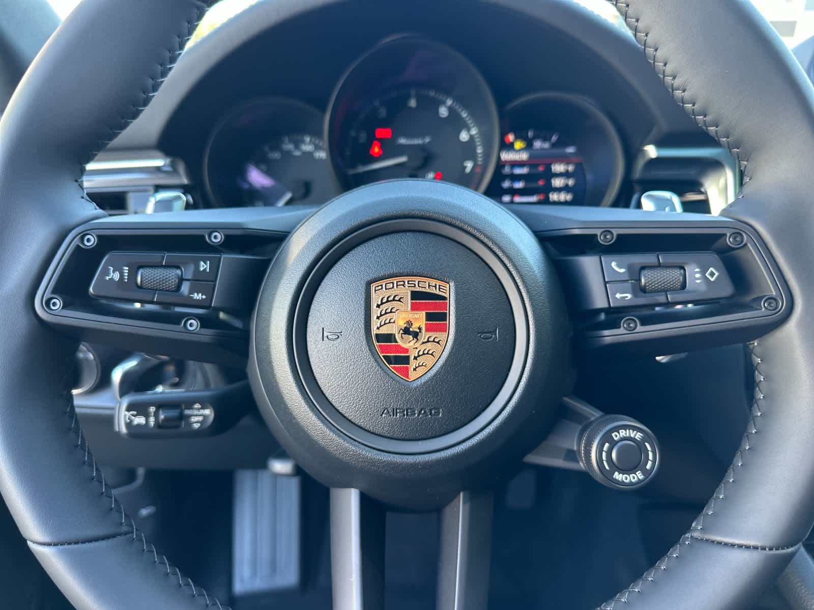 Thumbnail: 2026 Porsche Macan - 26