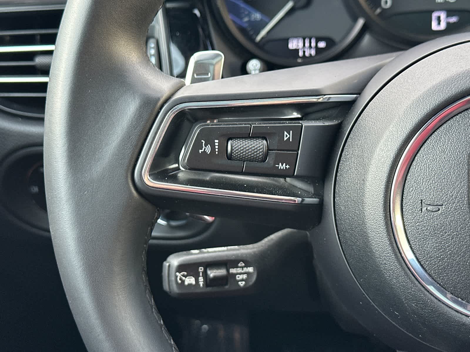 Thumbnail: 2025 Porsche Macan - 27