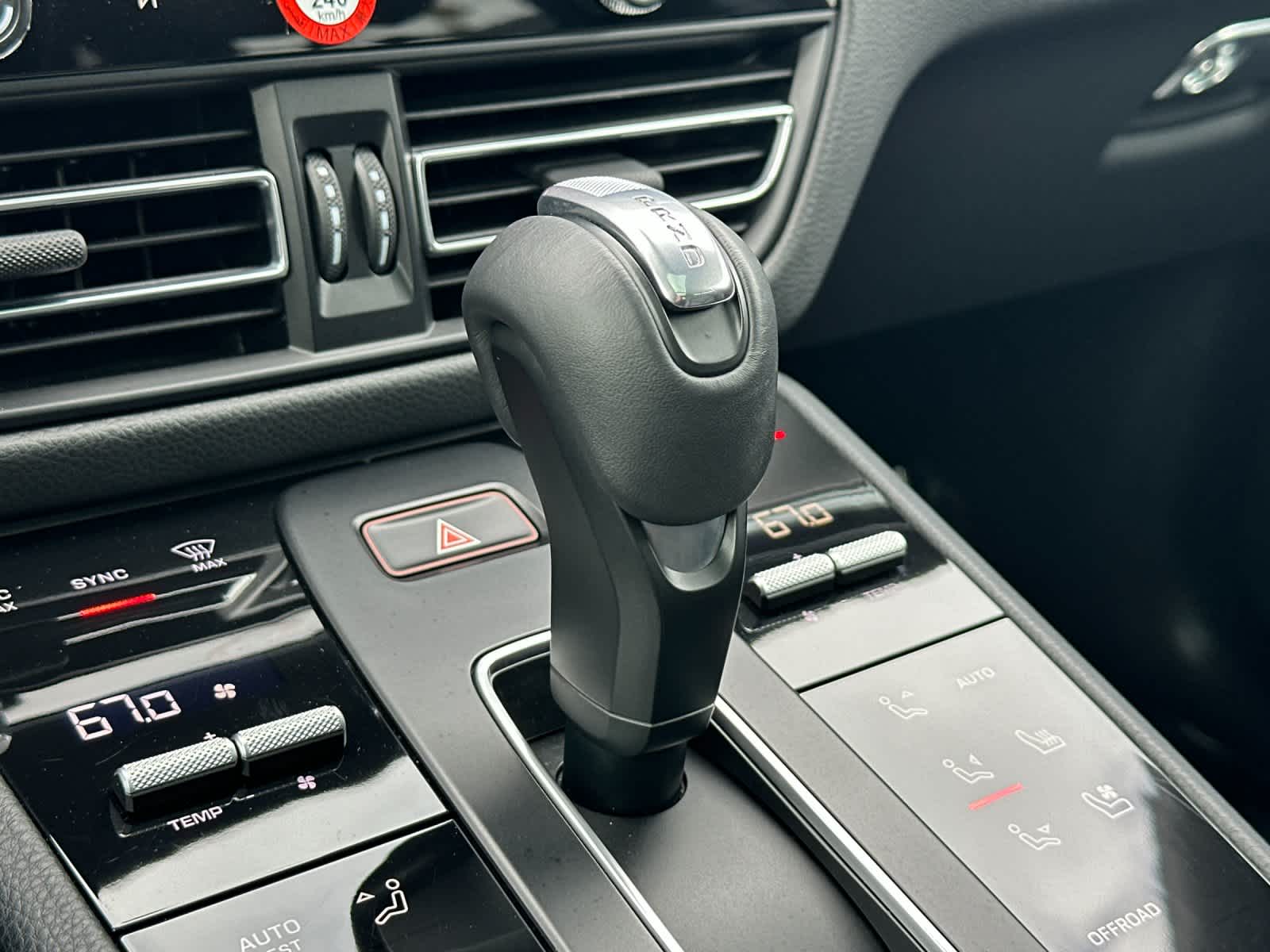 Thumbnail: 2023 Porsche Macan - 25