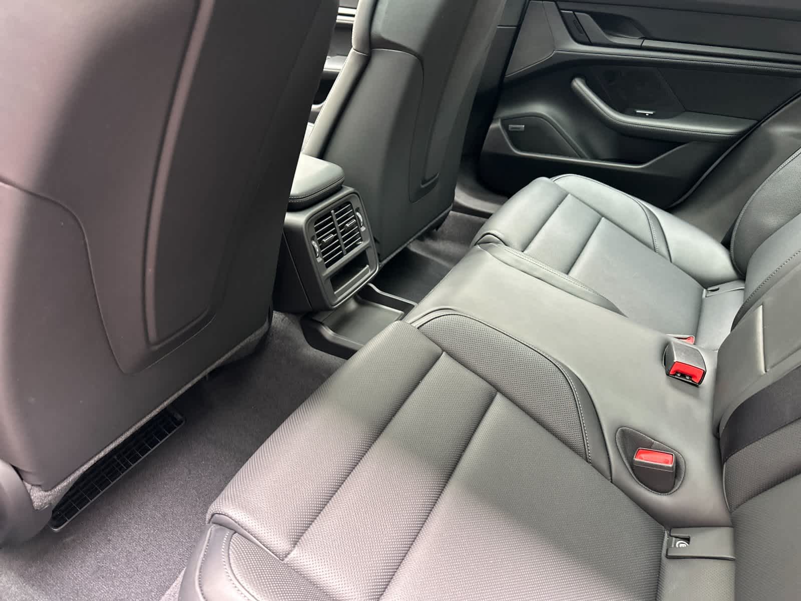 Thumbnail: 2026 Porsche Taycan - 13