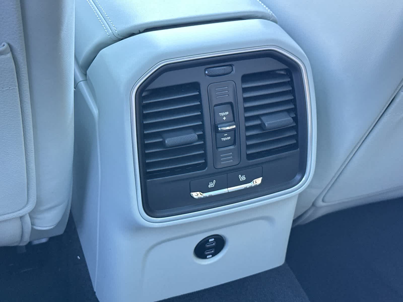 Thumbnail: 2026 Porsche Macan - 14