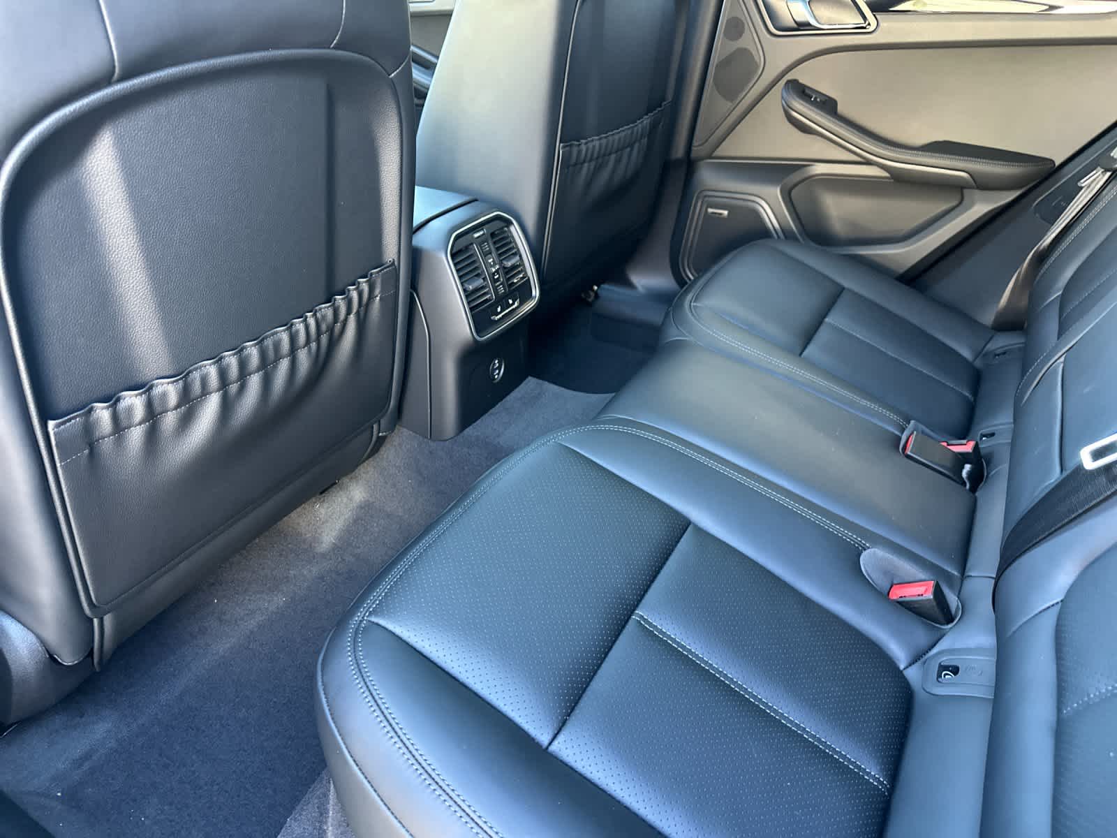 Thumbnail: 2026 Porsche Macan - 13