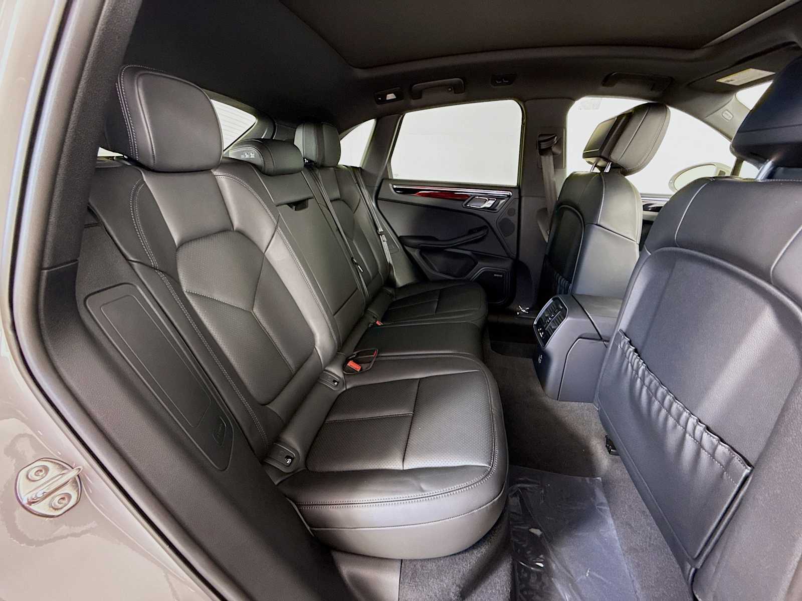 Thumbnail: 2026 Porsche Macan - 20