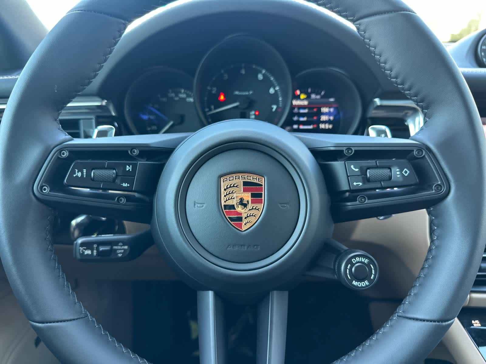 Thumbnail: 2026 Porsche Macan - 26
