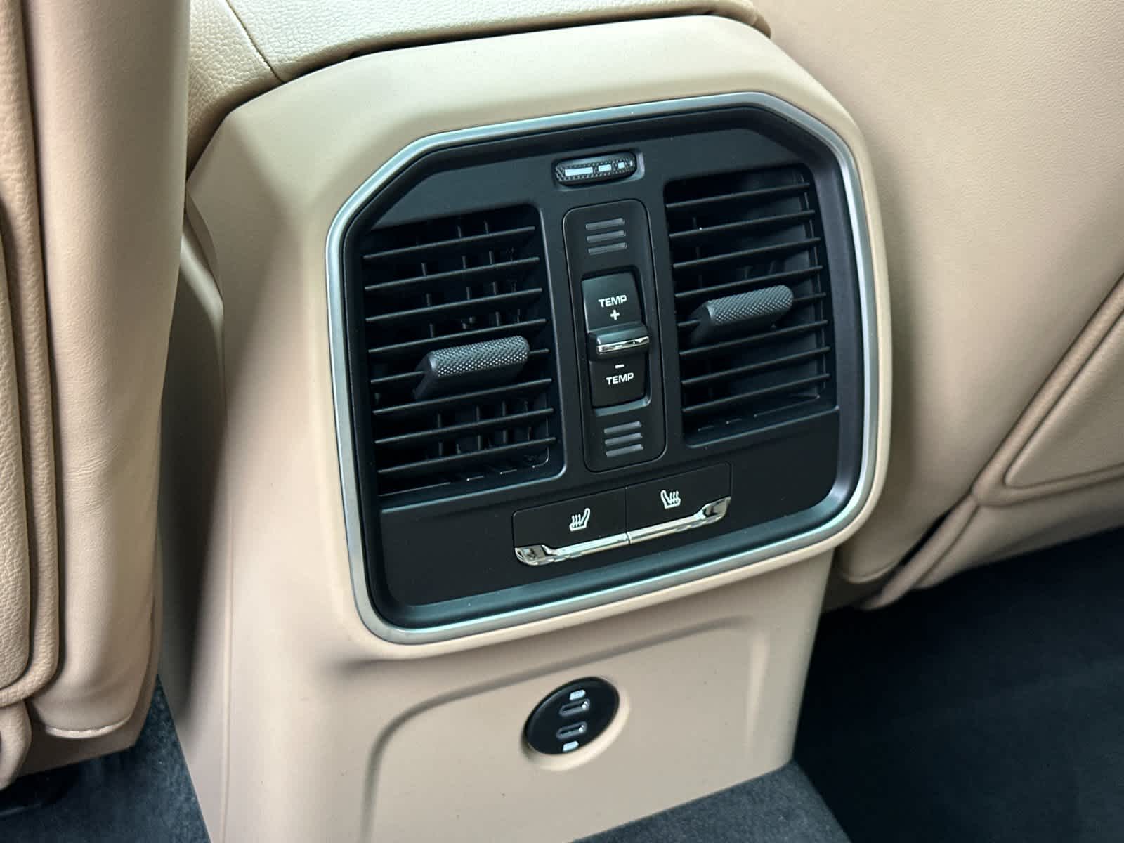 Thumbnail: 2026 Porsche Macan - 14