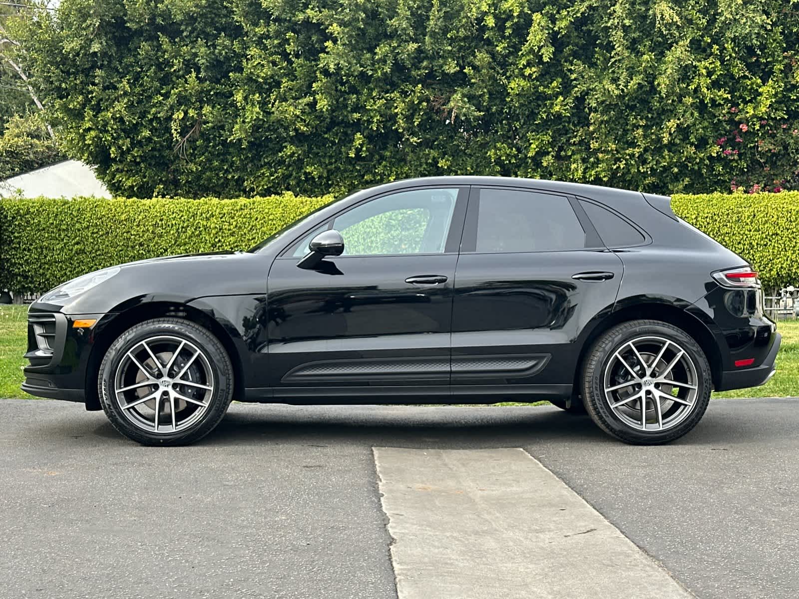 Thumbnail: 2026 Porsche Macan - 2