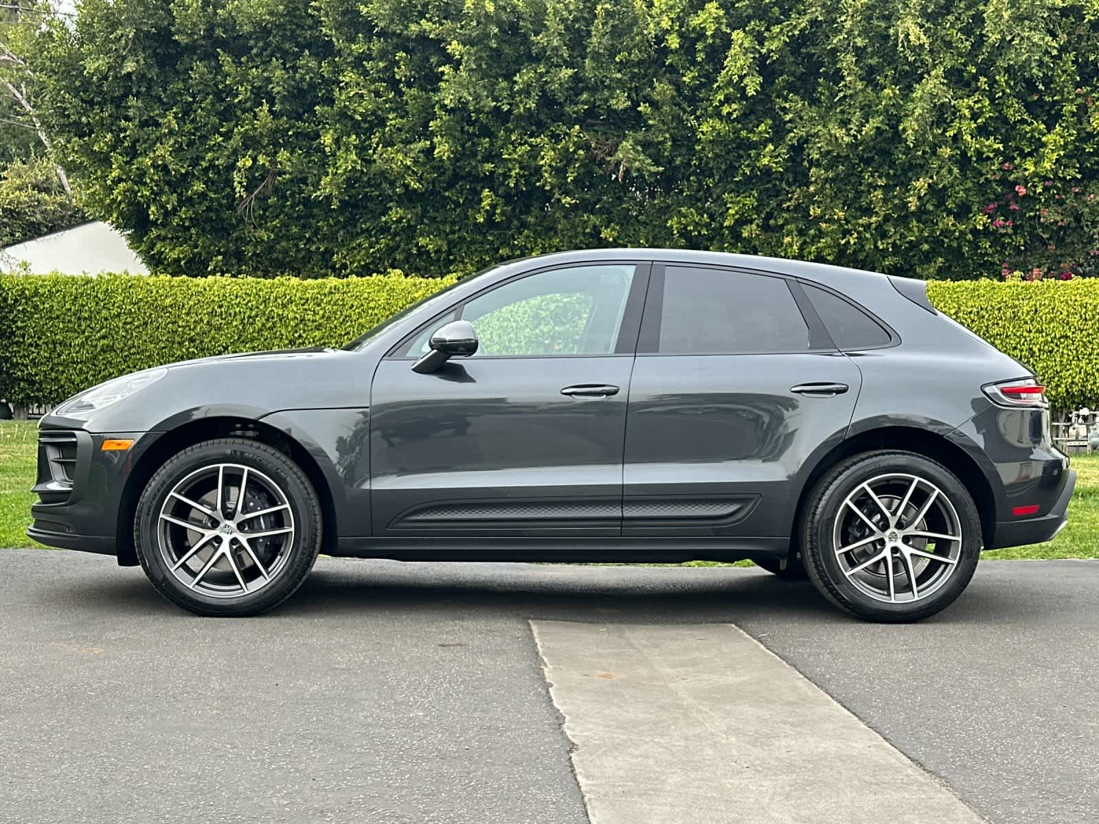 Thumbnail: 2026 Porsche Macan - 2