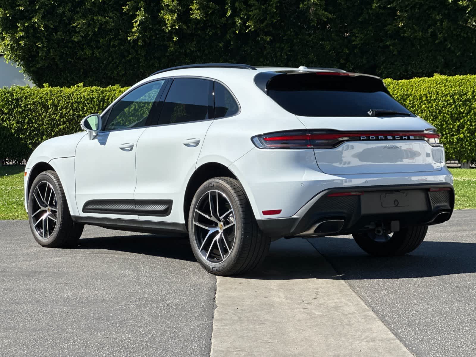 Thumbnail: 2026 Porsche Macan - 3