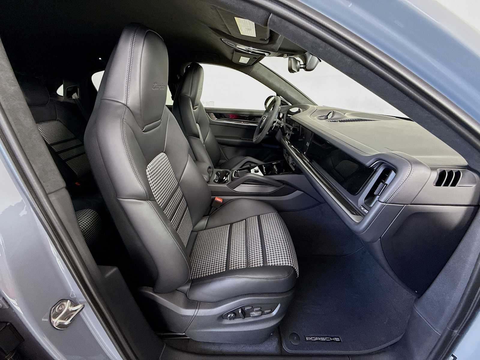 Thumbnail: 2025 Porsche Cayenne - 21