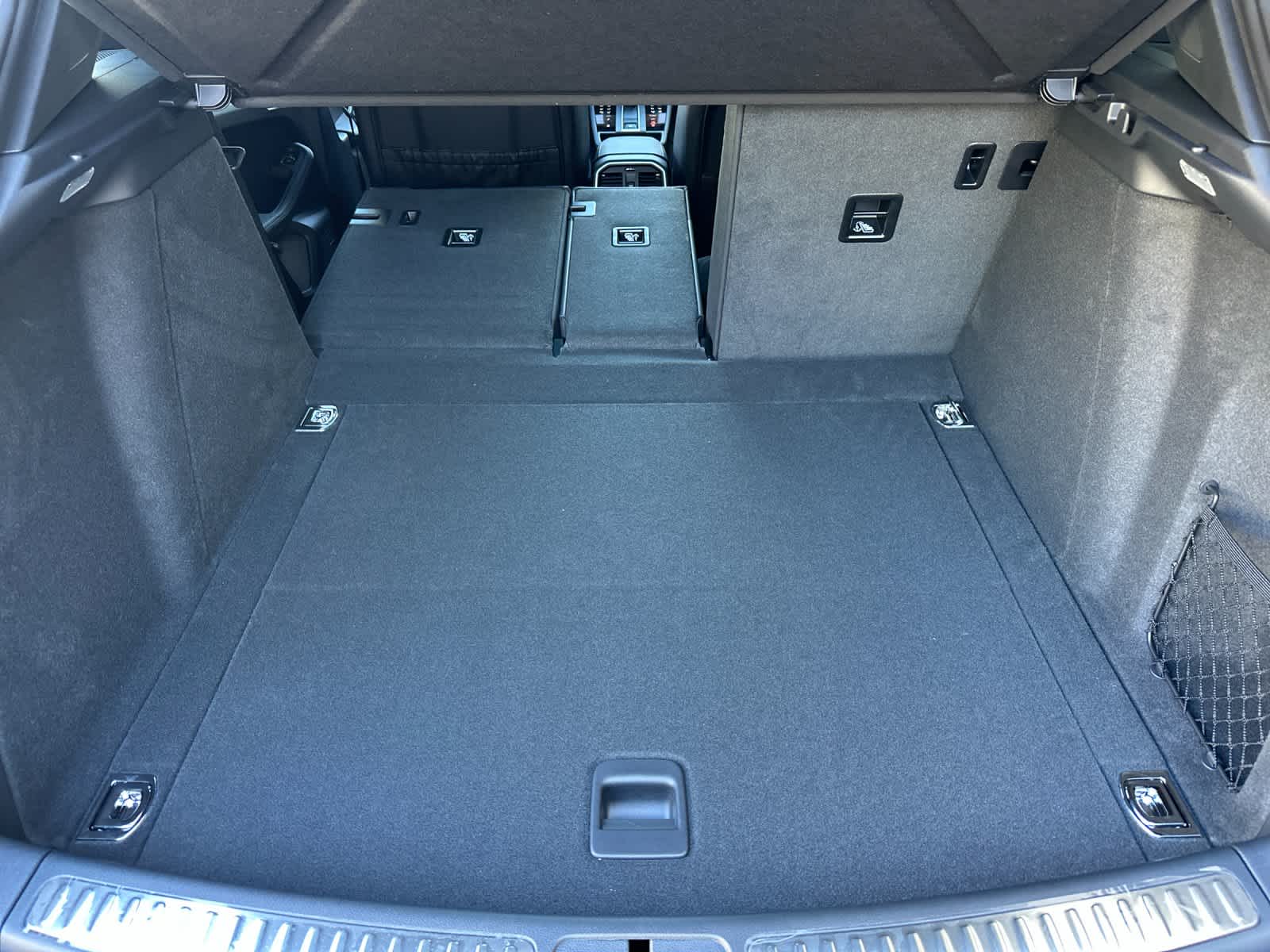 Thumbnail: 2026 Porsche Macan - 16