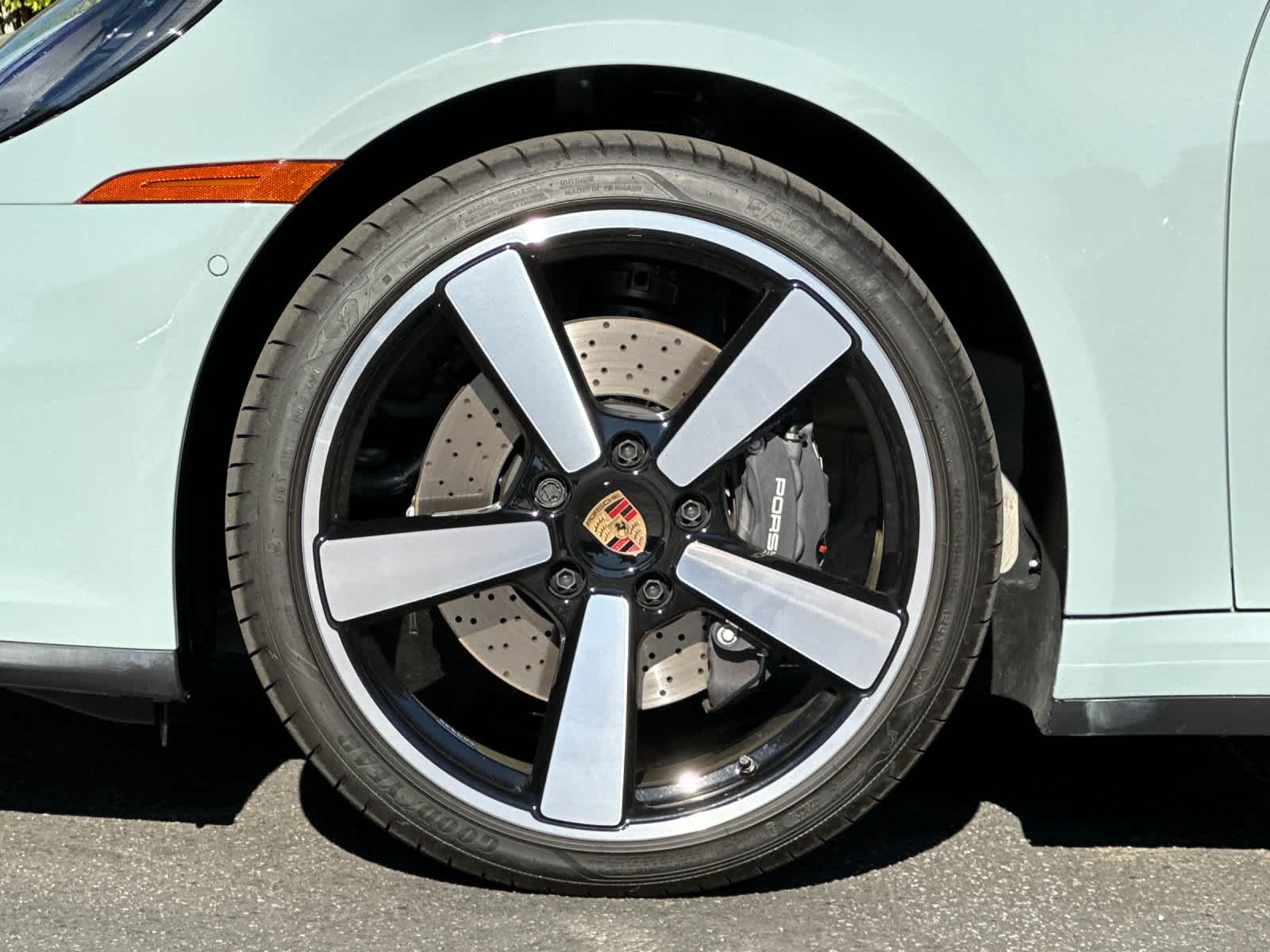 Thumbnail: 2025 Porsche 911 - 28