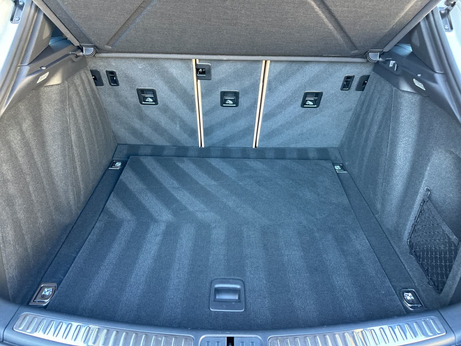 Thumbnail: 2025 Porsche Macan - 16