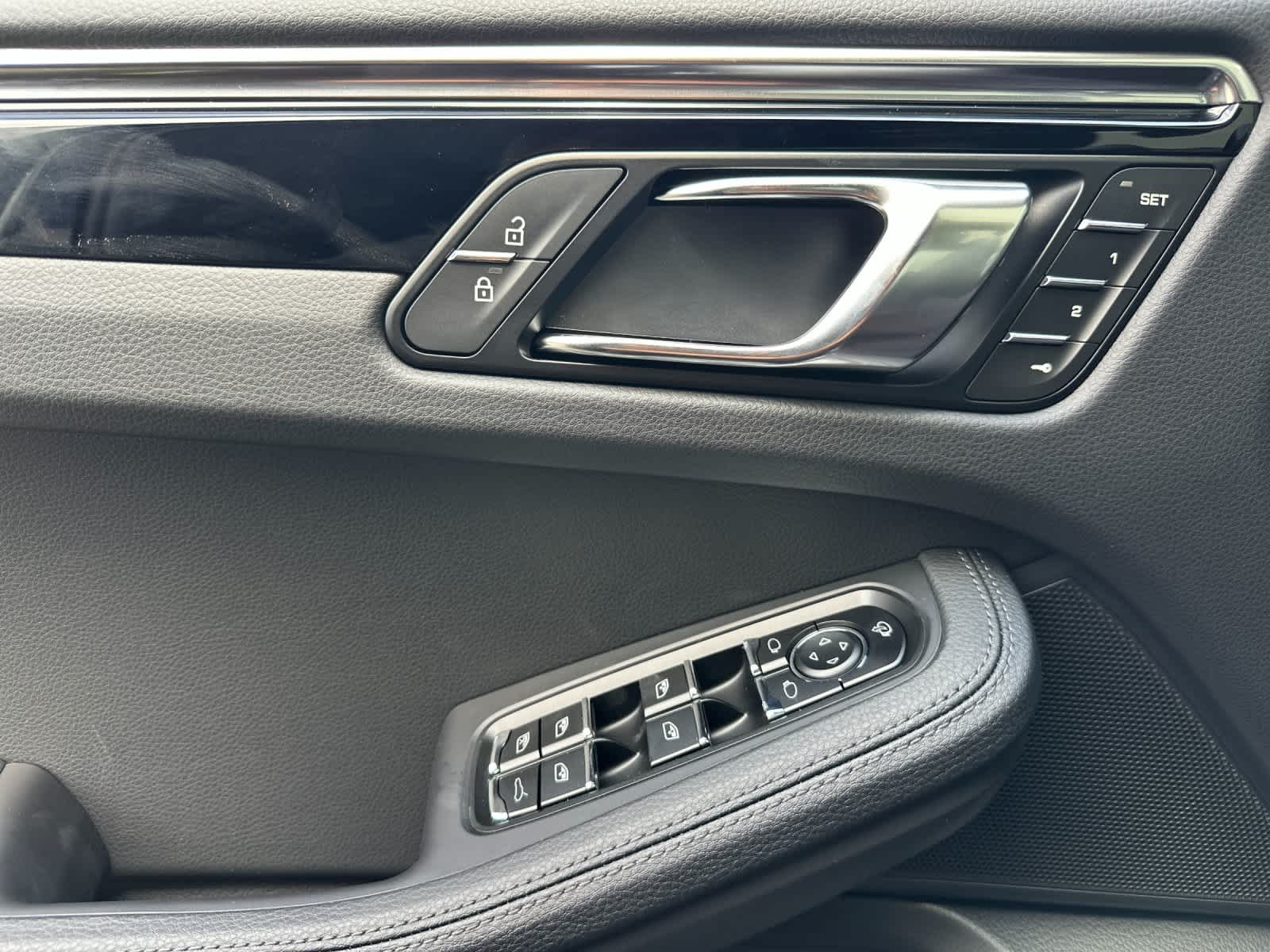 Thumbnail: 2026 Porsche Macan - 12