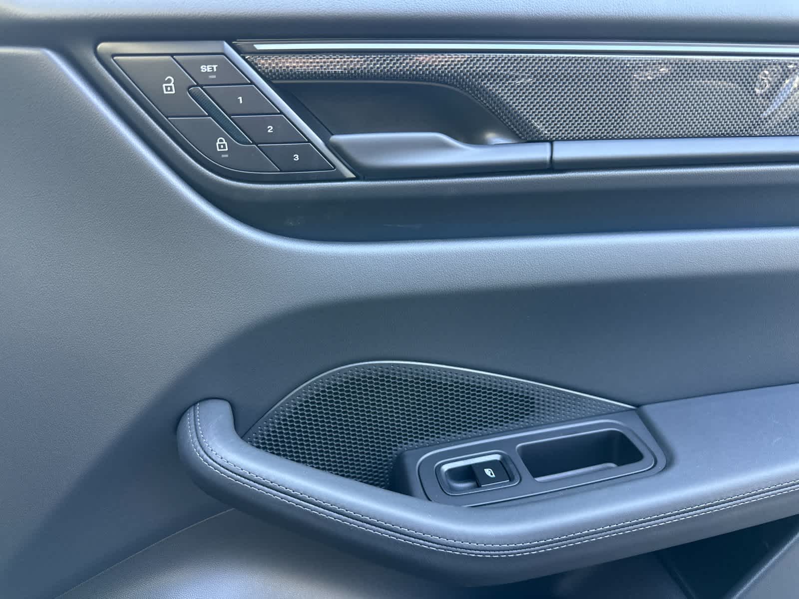 Thumbnail: 2025 Porsche Macan - 19